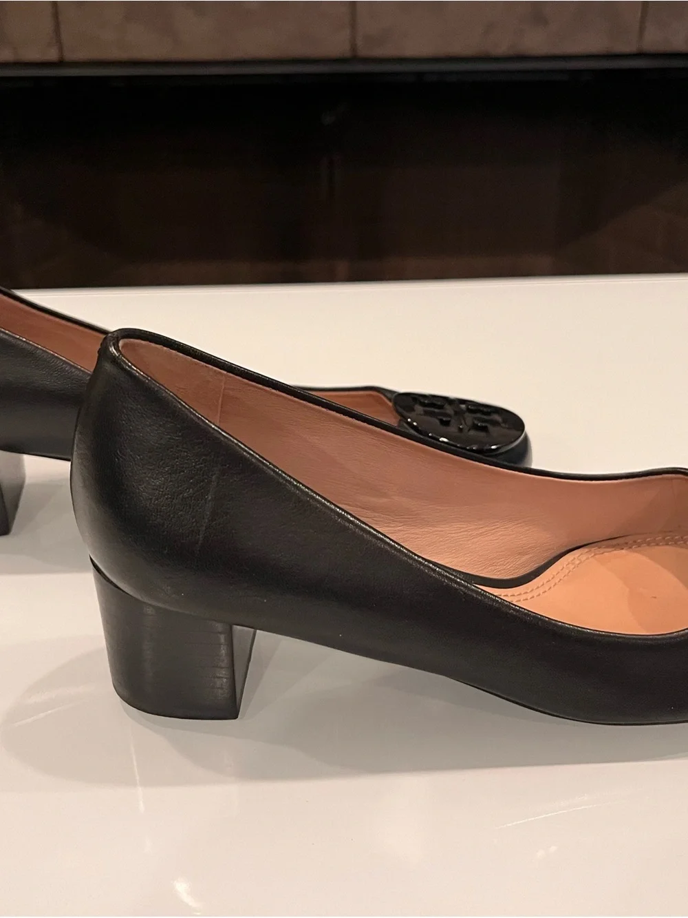 Tory Burch Black Leather Chelsea Block Heel Pumps Size 6.5